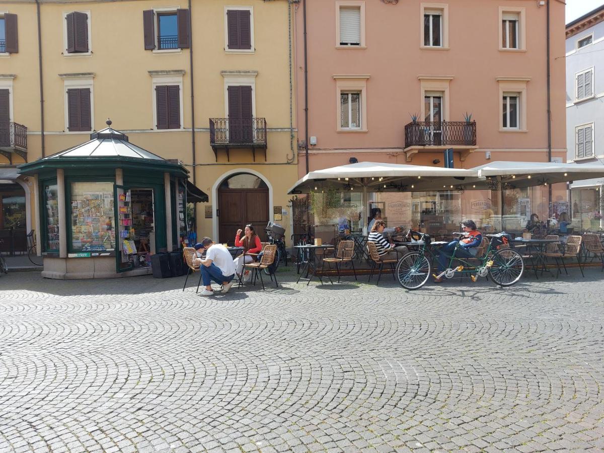 Appartamento In Piazza Cavour Centro Storico Rimini Eksteriør bilde